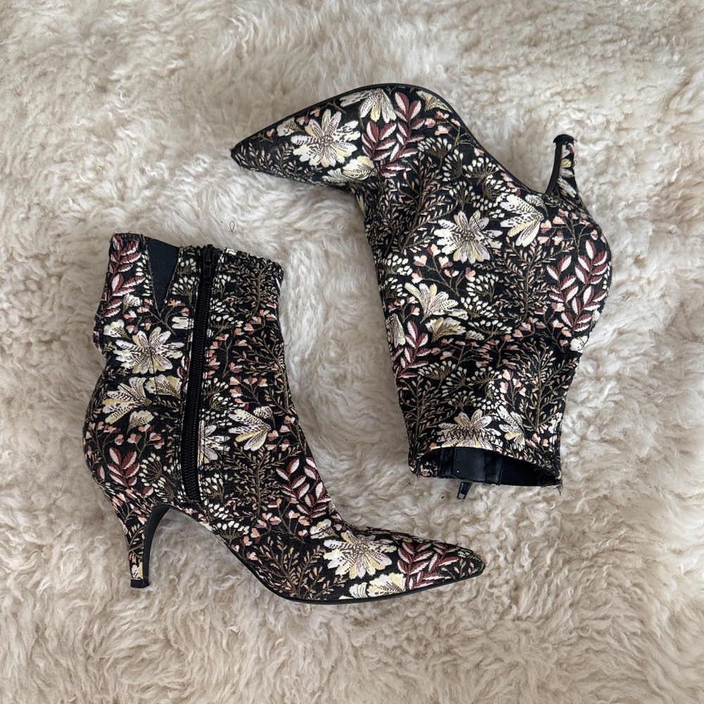 Floral Tapestry Embroidered Pointed Ankle Boots